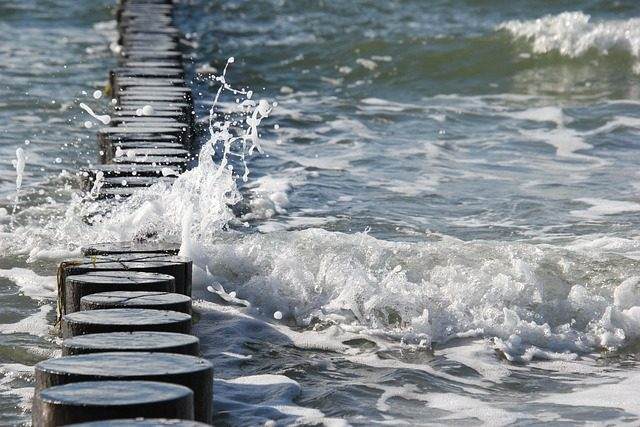 岸桥防风拉锚监测：OPC采集点防浪涌与屏蔽布线实操