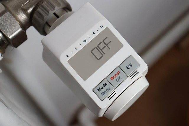 传统液压机引入OPC软控的相位滞后补偿与PLC组态实践