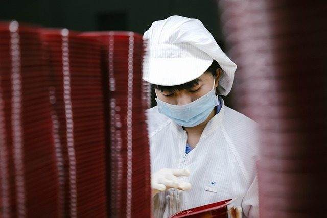 食品包装码垛机视觉信号经OPC介入控制的时序校准